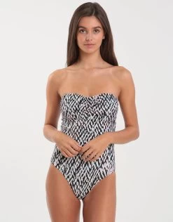Fashionable Swimwear Store -Fashionable Swimwear Store 76223 JS 1